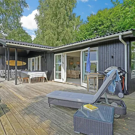 Summer House Idyll Near Forest And Vakantiehuis